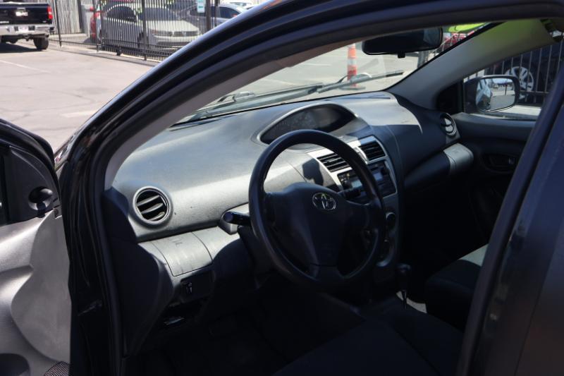 Toyota Yaris Sedan 4-Speed AT 2009