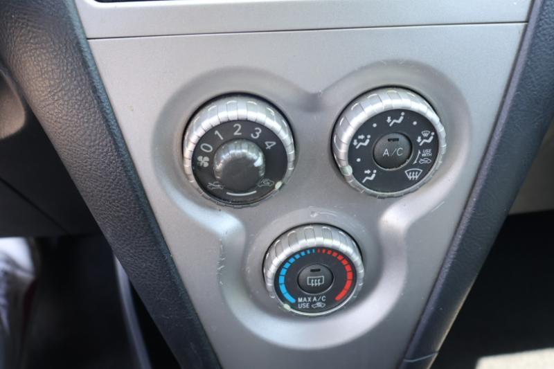 Toyota Yaris Sedan 4-Speed AT 2009