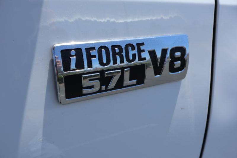 Toyota Tundra SR5 5.7L V8 Double Cab 4WD 2017