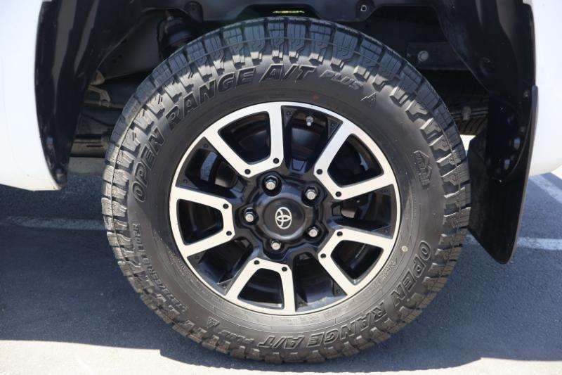 Toyota Tundra SR5 5.7L V8 Double Cab 4WD 2017