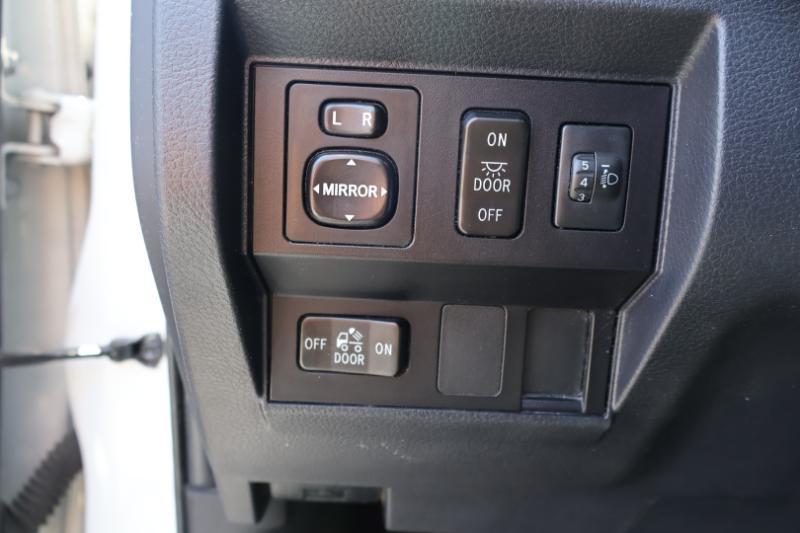 Toyota Tundra SR5 5.7L V8 Double Cab 4WD 2017