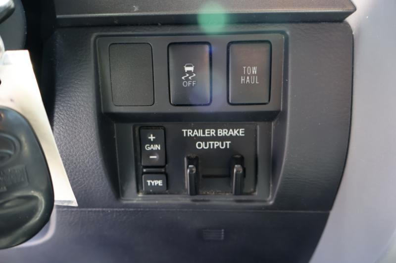 Toyota Tundra SR5 5.7L V8 Double Cab 4WD 2017