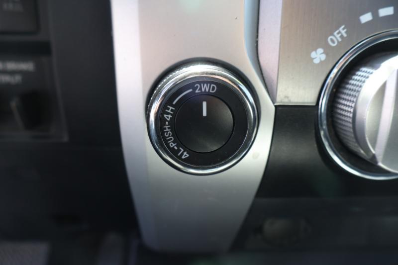 Toyota Tundra SR5 5.7L V8 Double Cab 4WD 2017