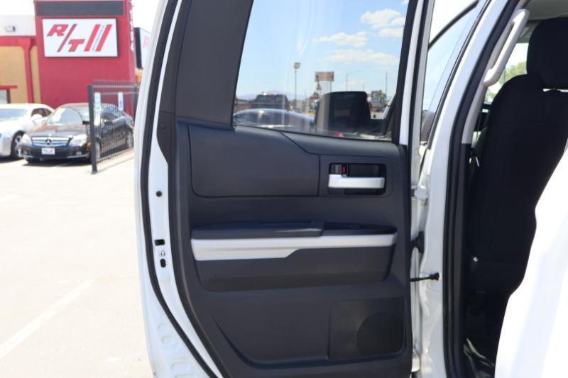 Toyota Tundra SR5 5.7L V8 Double Cab 4WD 2017