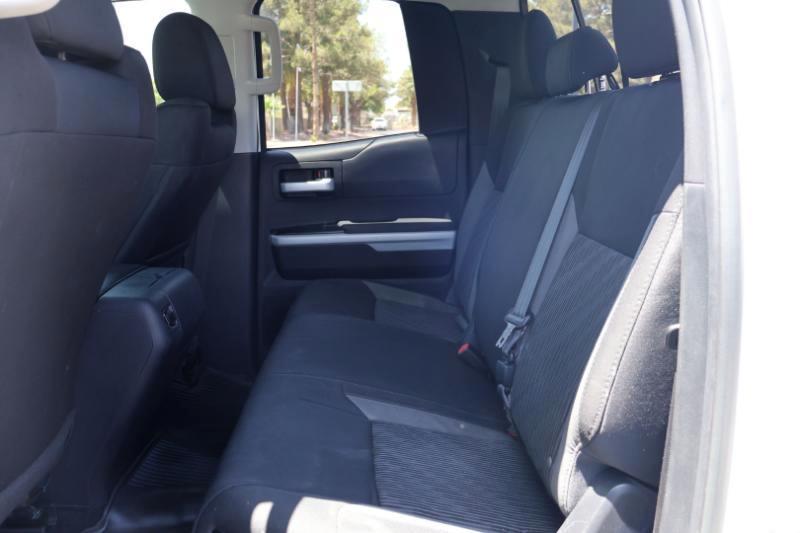 Toyota Tundra SR5 5.7L V8 Double Cab 4WD 2017