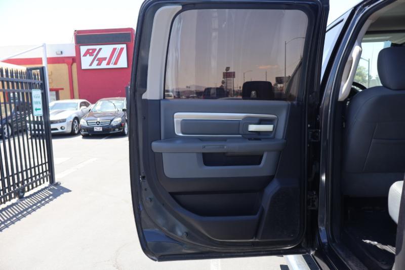 RAM 1500 SLT Crew Cab SWB 2WD 2016