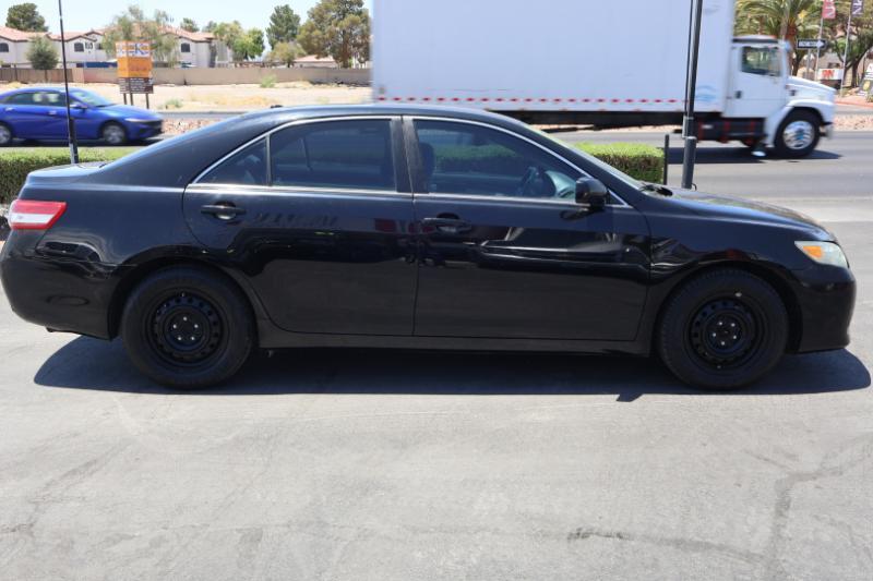 Toyota Camry Base 6-Spd AT 2011