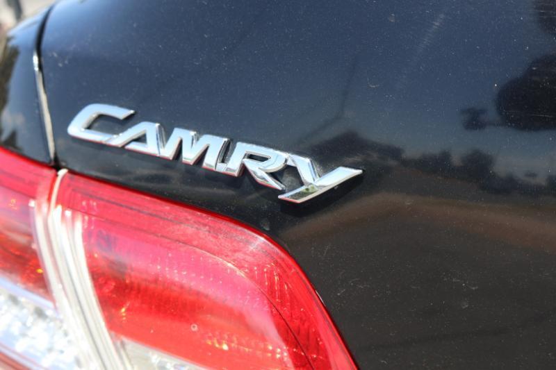 Toyota Camry Base 6-Spd AT 2011