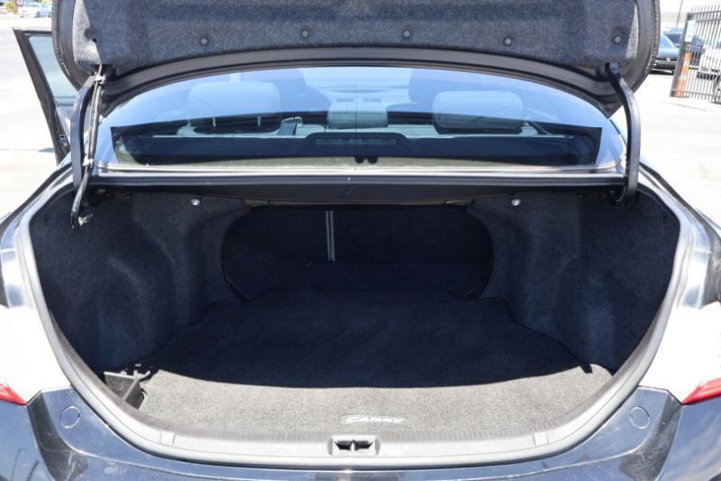 Toyota Camry Base 6-Spd AT 2011