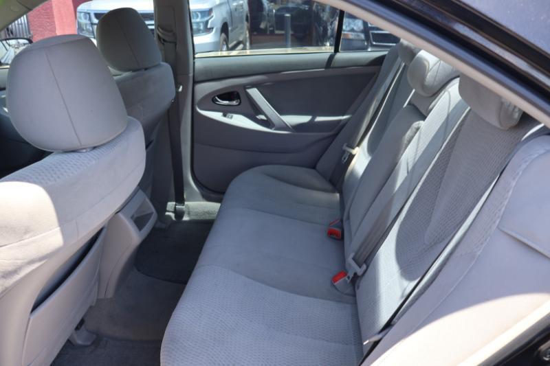 Toyota Camry Base 6-Spd AT 2011