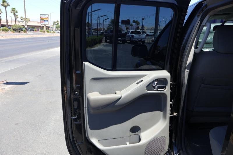 Nissan Frontier S Crew Cab 5AT 2WD 2017