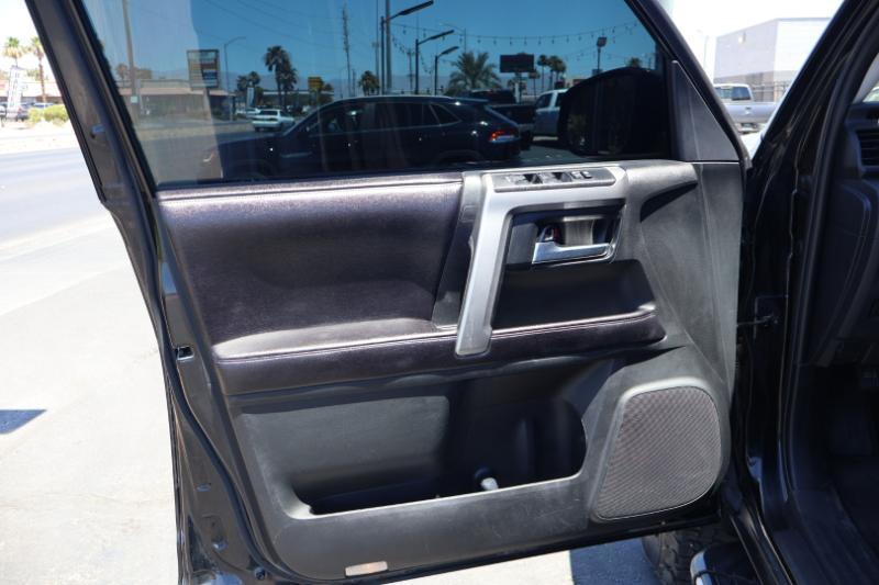 Toyota 4Runner SR5 4WD 2016