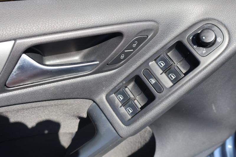 Volkswagen Golf 2.0L 4-Door TDI 2011