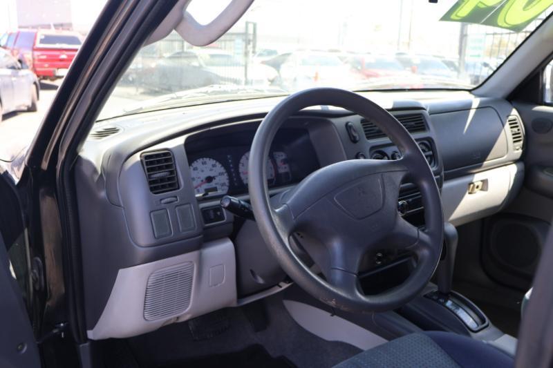 Mitsubishi Montero Sport LS 2WD 2004