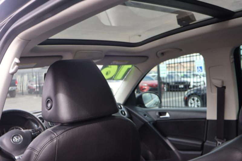 Volkswagen Tiguan SE 2016