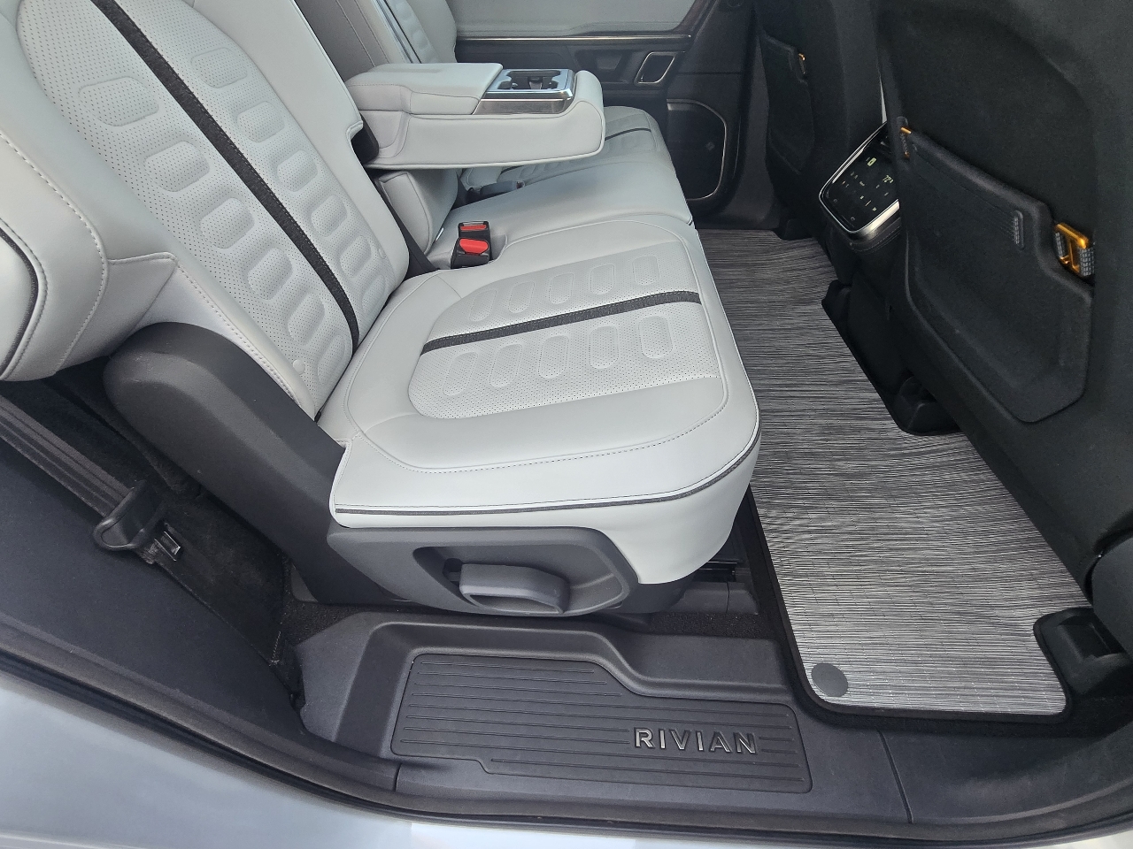 Rivian R1S Launch Edition 2023