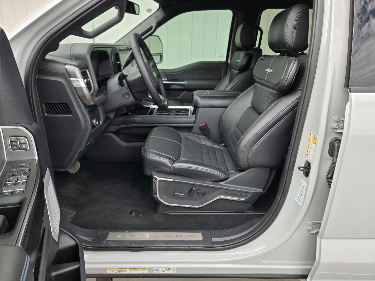 Ford F-450 SD Platinum Crew Cab DRW 4WD 2025