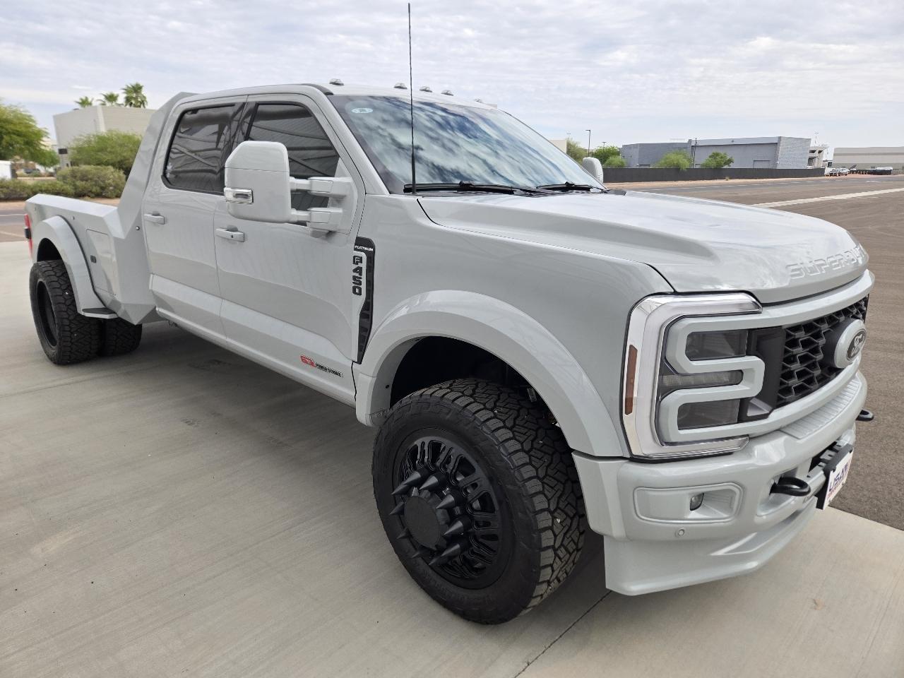 Ford F-450 SD Platinum Crew Cab DRW 4WD 2025