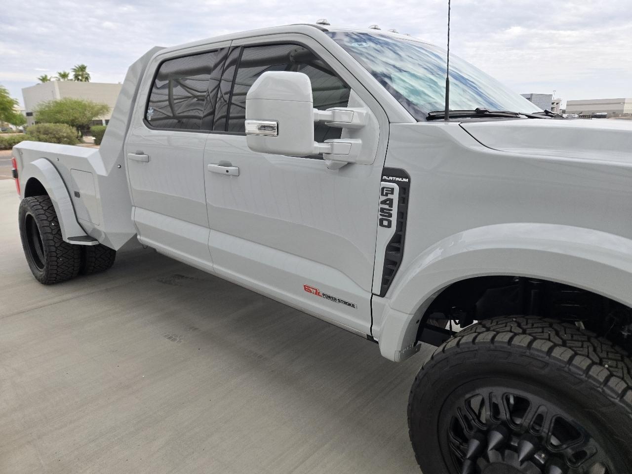 Ford F-450 SD Platinum Crew Cab DRW 4WD 2025