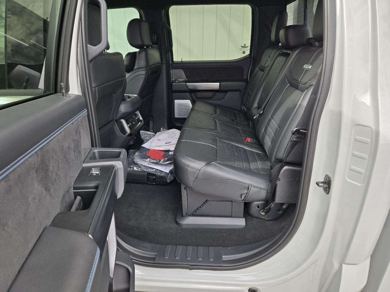 Ford F-450 SD Platinum Crew Cab DRW 4WD 2025