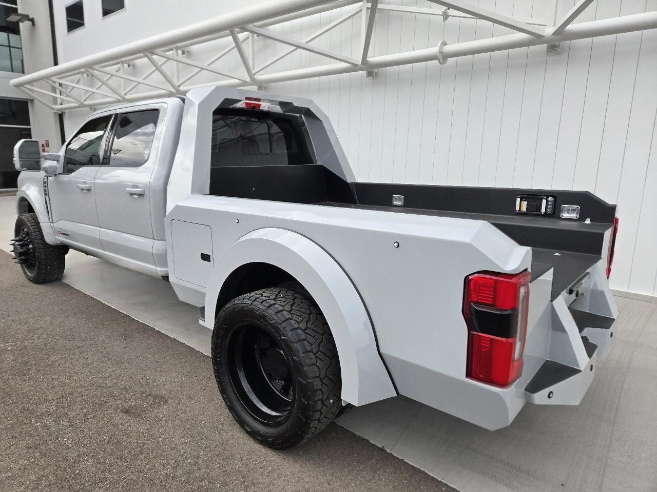 Ford F-450 SD Platinum Crew Cab DRW 4WD 2025