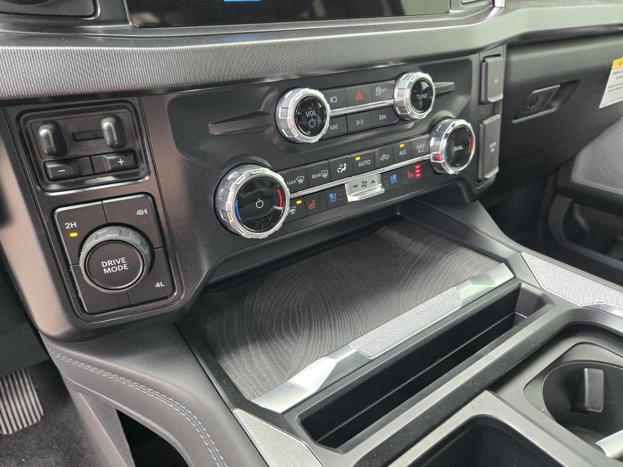 Ford F-450 SD Platinum Crew Cab DRW 4WD 2025