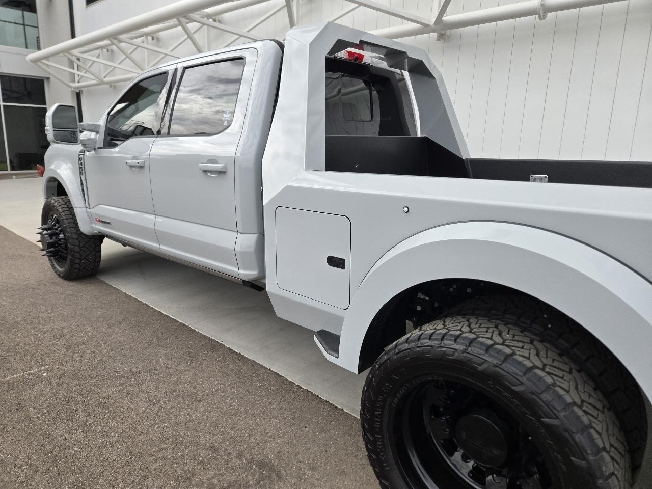 Ford F-450 SD Platinum Crew Cab DRW 4WD 2025