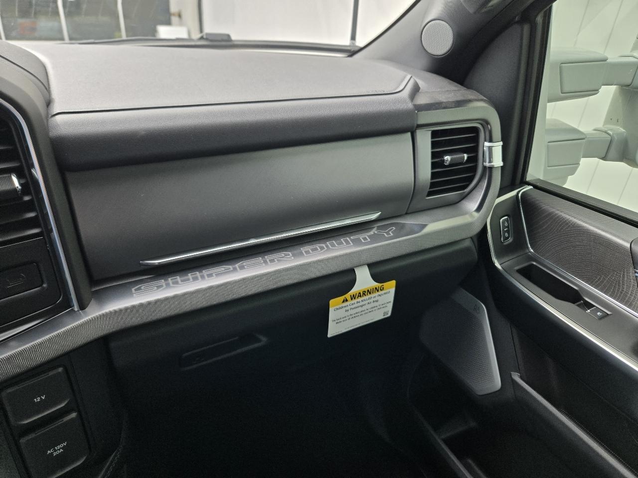 Ford F-450 SD Platinum Crew Cab DRW 4WD 2025