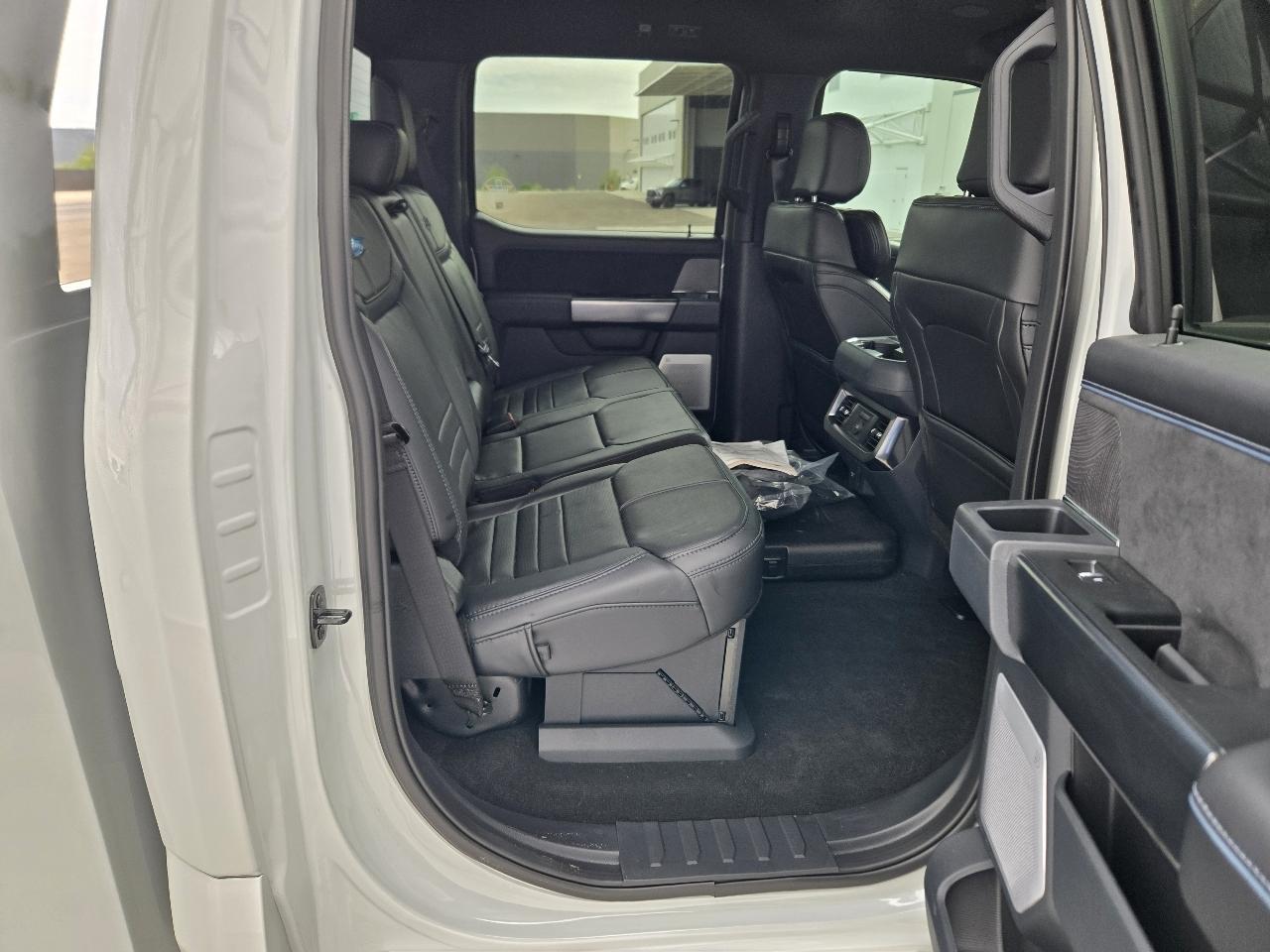 Ford F-450 SD Platinum Crew Cab DRW 4WD 2025