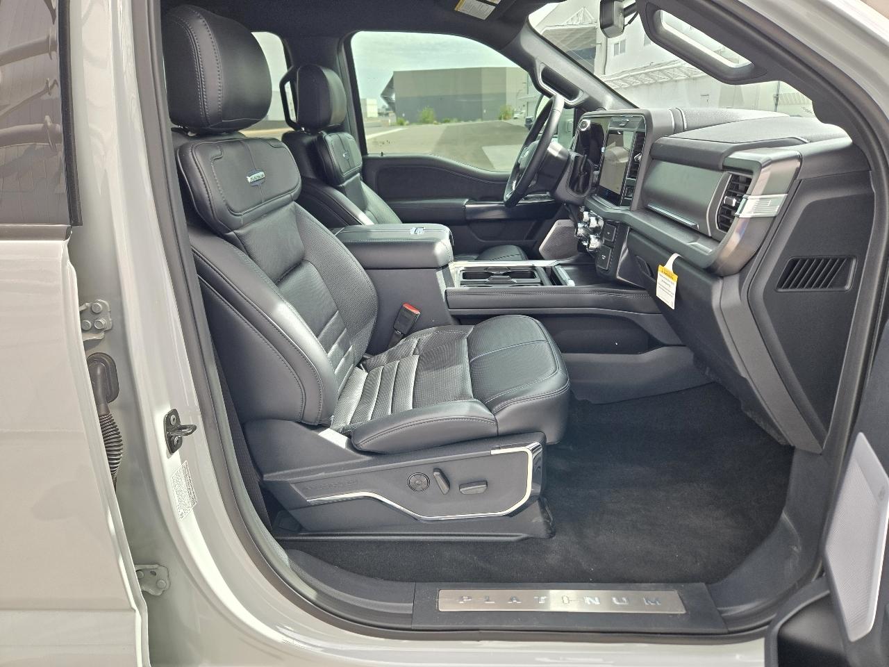 Ford F-450 SD Platinum Crew Cab DRW 4WD 2025