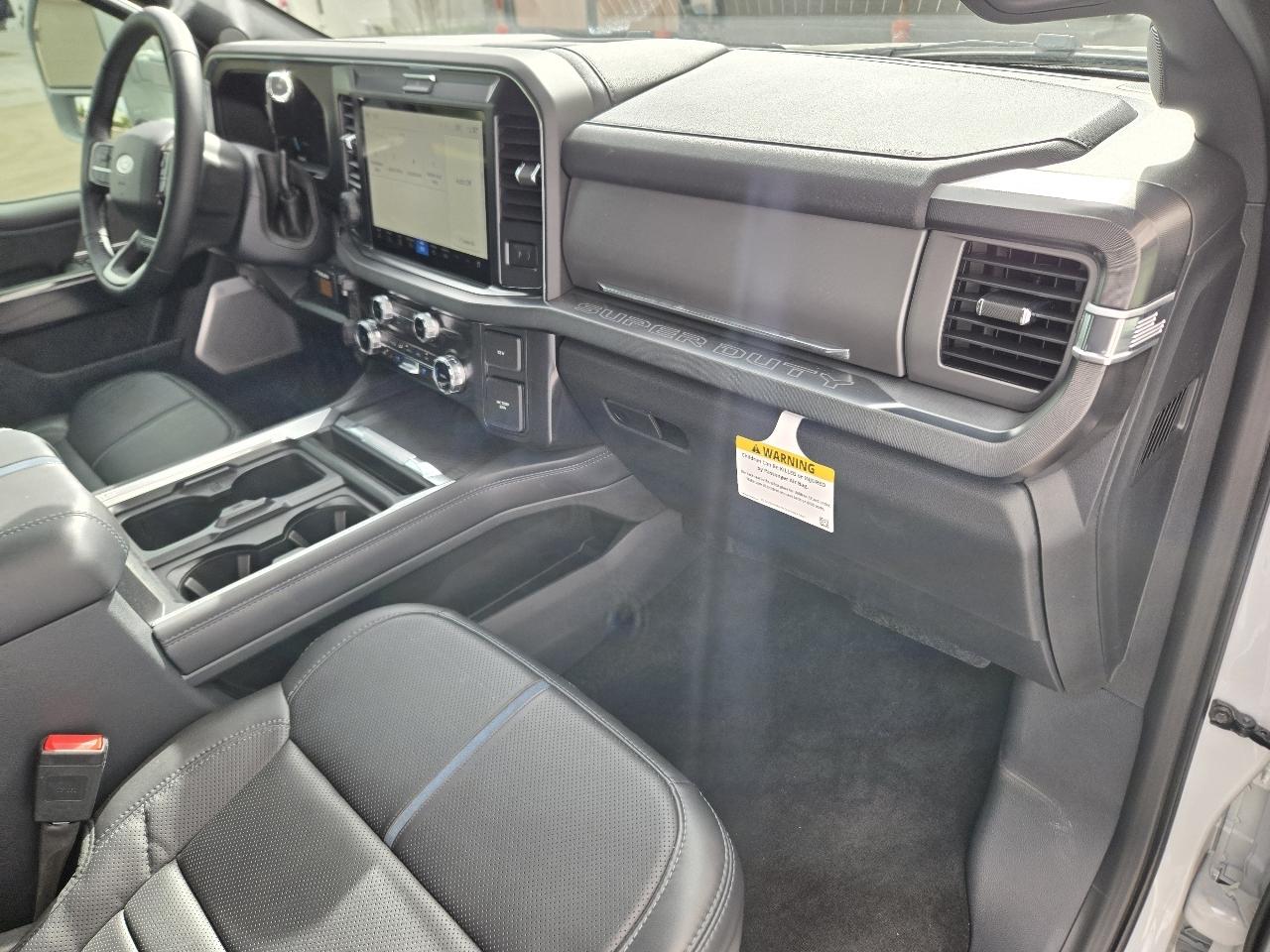 Ford F-450 SD Platinum Crew Cab DRW 4WD 2025