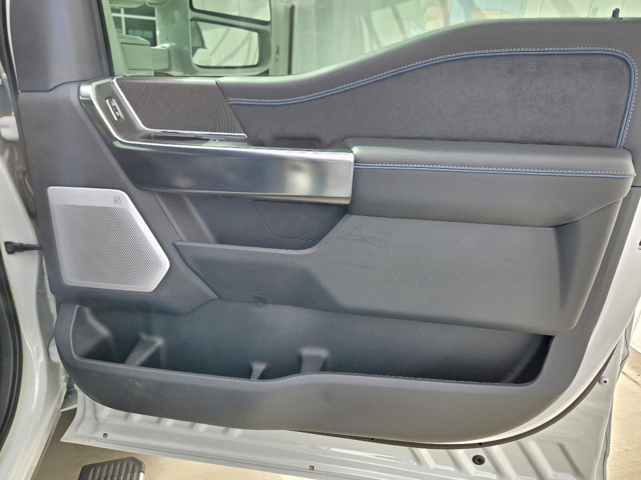 Ford F-450 SD Platinum Crew Cab DRW 4WD 2025