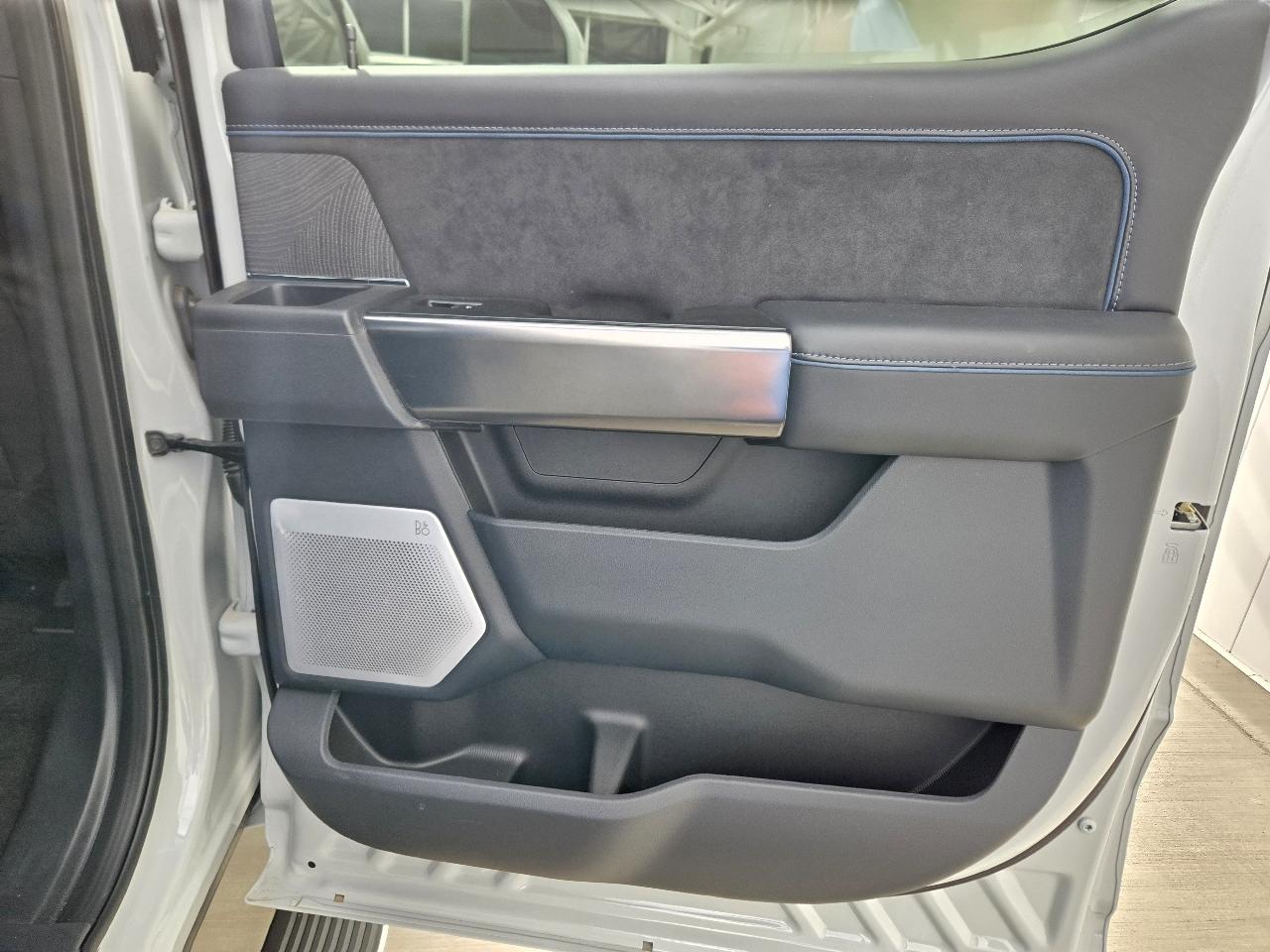 Ford F-450 SD Platinum Crew Cab DRW 4WD 2025