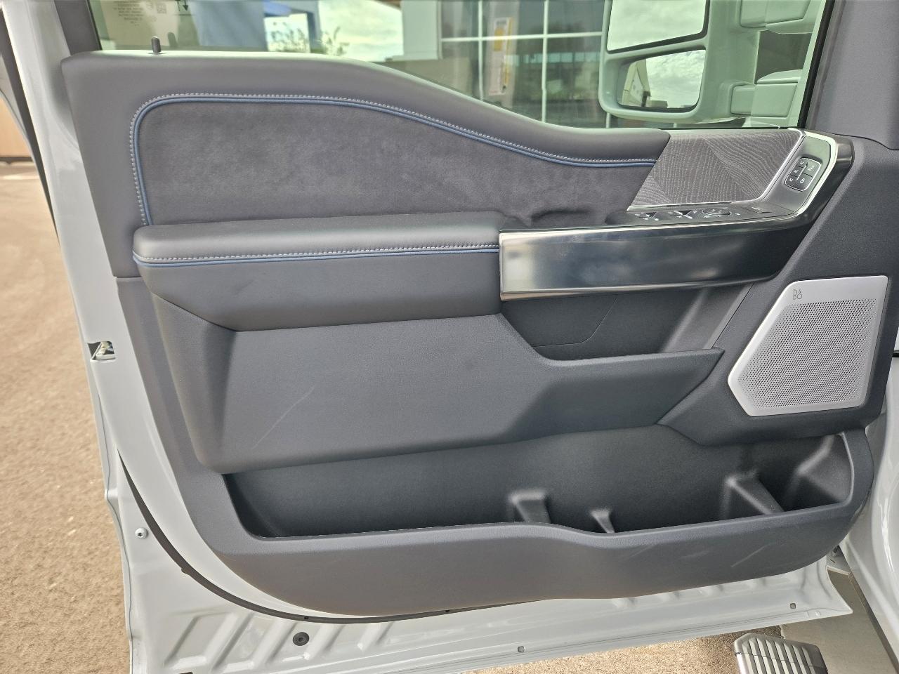 Ford F-450 SD Platinum Crew Cab DRW 4WD 2025