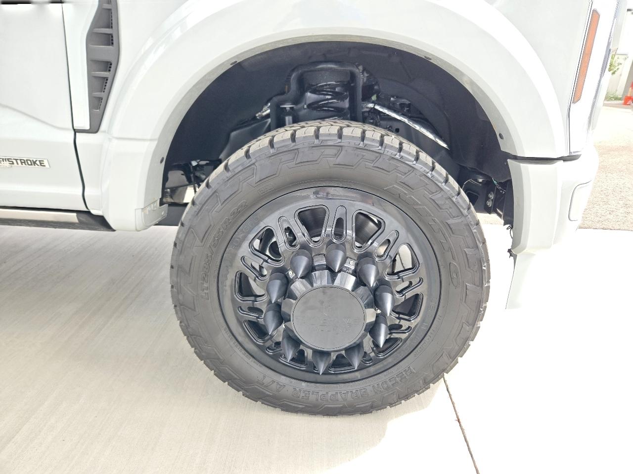 Ford F-450 SD Platinum Crew Cab DRW 4WD 2025