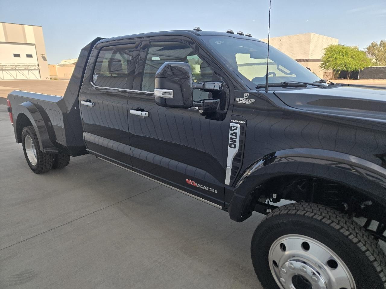 Ford F-450 SD Platinum Crew Cab DRW 4WD 2024