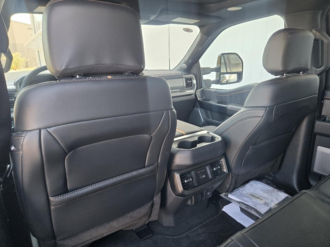 Ford F-450 SD Platinum Crew Cab DRW 4WD 2024