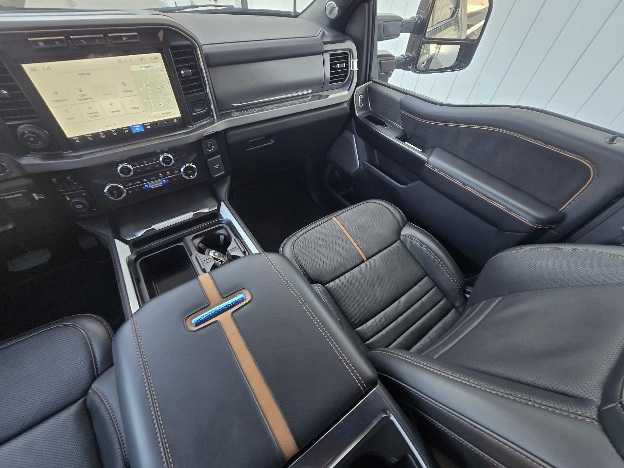 Ford F-450 SD Platinum Crew Cab DRW 4WD 2024