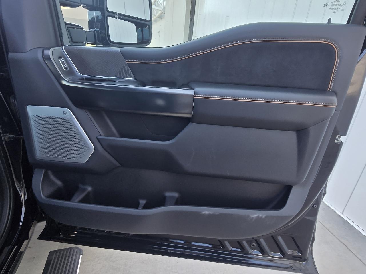 Ford F-450 SD Platinum Crew Cab DRW 4WD 2024