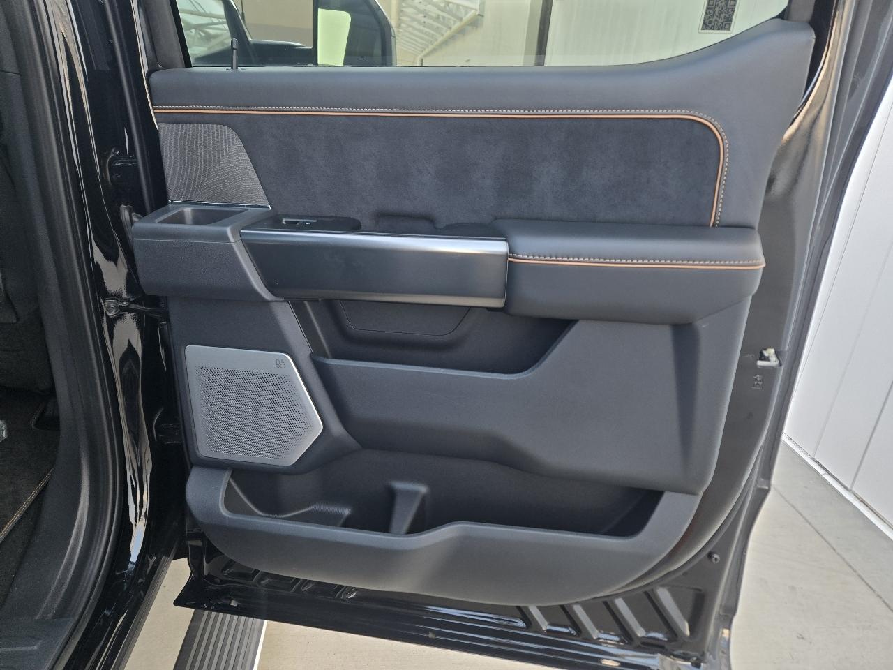 Ford F-450 SD Platinum Crew Cab DRW 4WD 2024