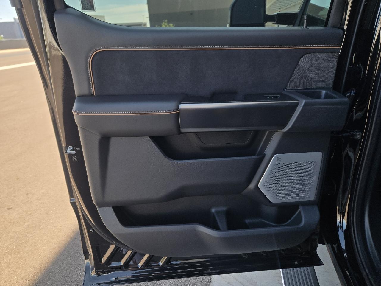 Ford F-450 SD Platinum Crew Cab DRW 4WD 2024