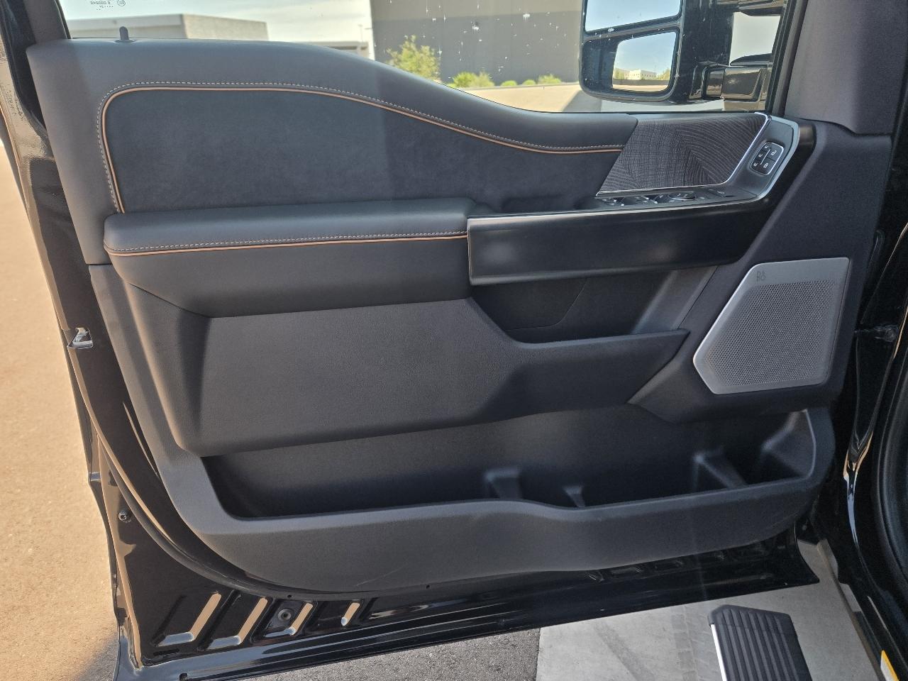 Ford F-450 SD Platinum Crew Cab DRW 4WD 2024