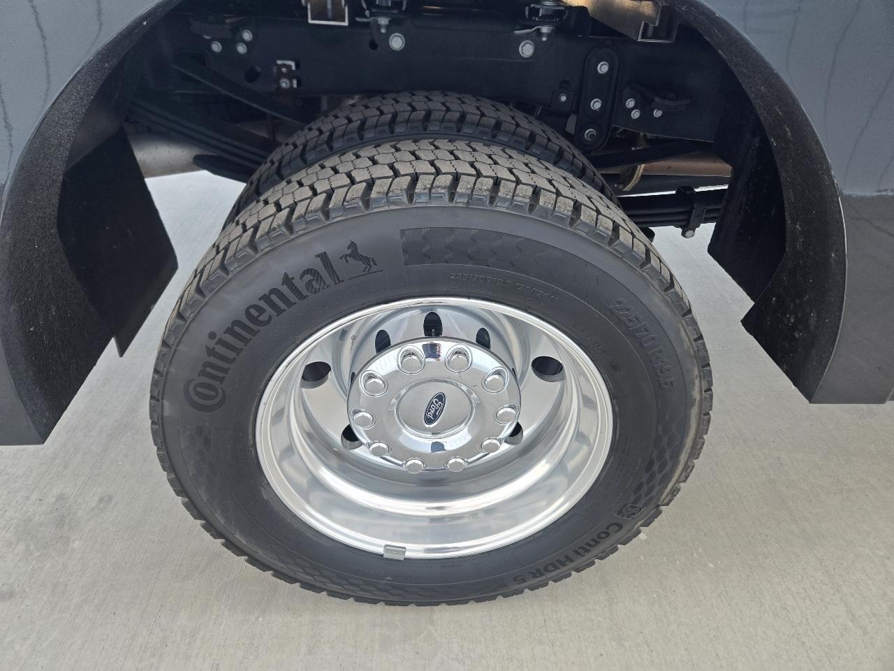 Ford F-450 SD Platinum Crew Cab DRW 4WD 2024