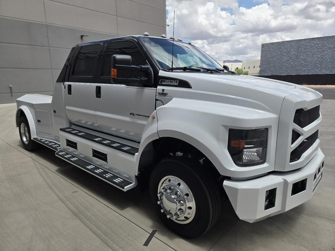 Ford F-650 Crew Cab 2WD DRW 2026
