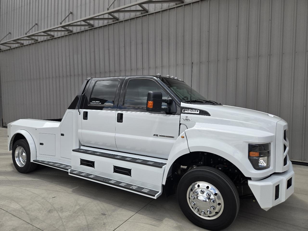 Ford F-650 Crew Cab 2WD DRW 2026