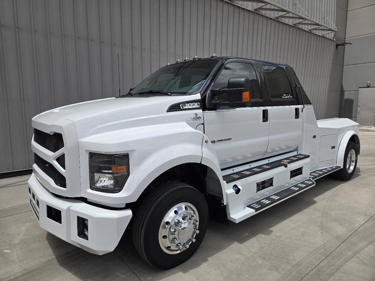 Ford F-650 Crew Cab 2WD DRW 2026