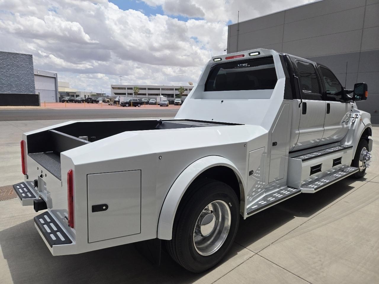 Ford F-650 Crew Cab 2WD DRW 2026