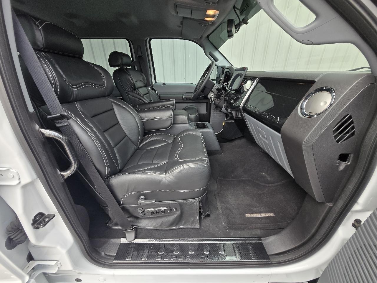 Ford F-650 Crew Cab 2WD DRW 2026