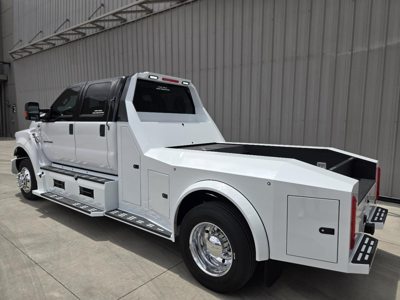 Ford F-650 Crew Cab 2WD DRW 2026