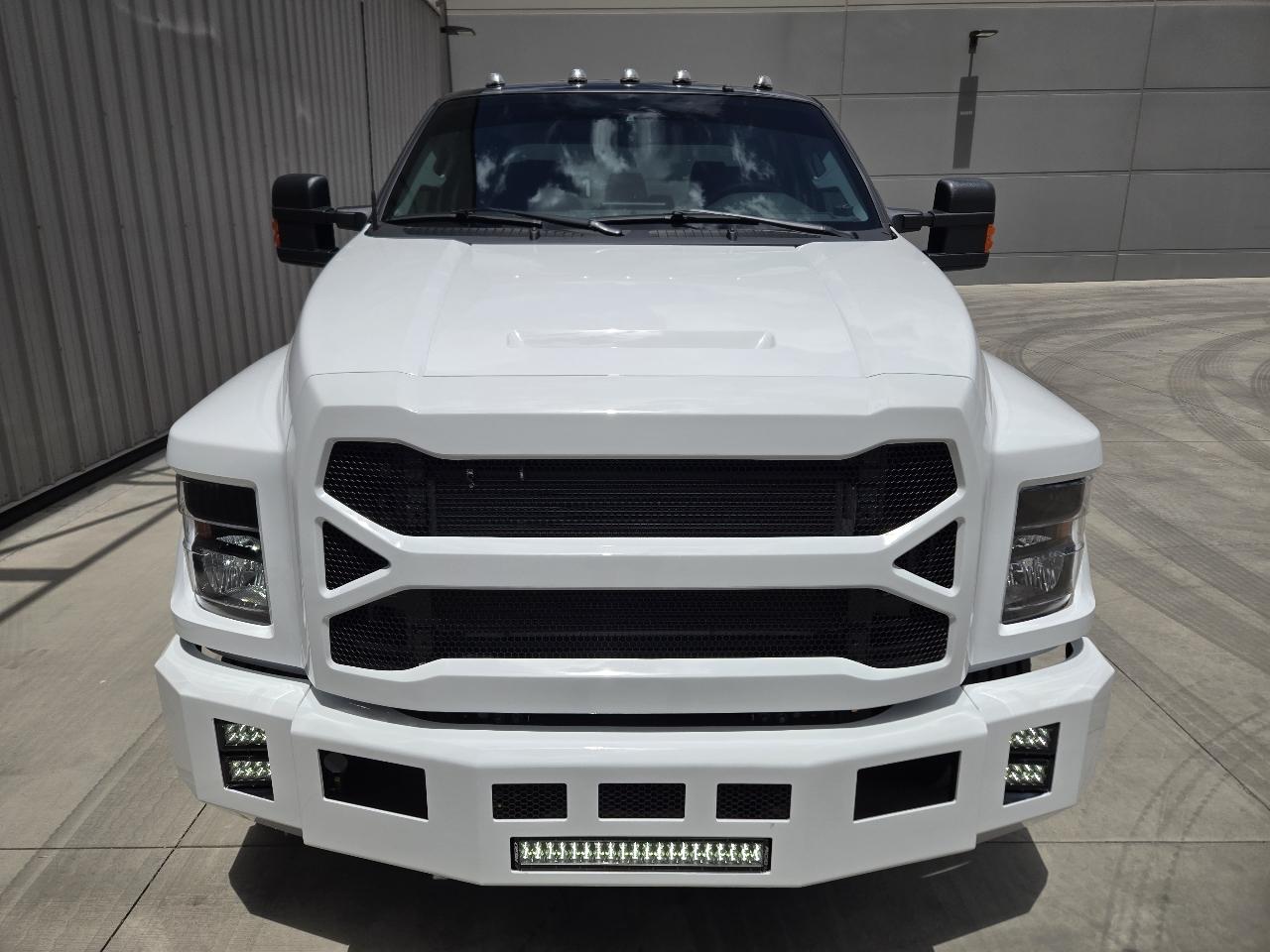 Ford F-650 Crew Cab 2WD DRW 2026